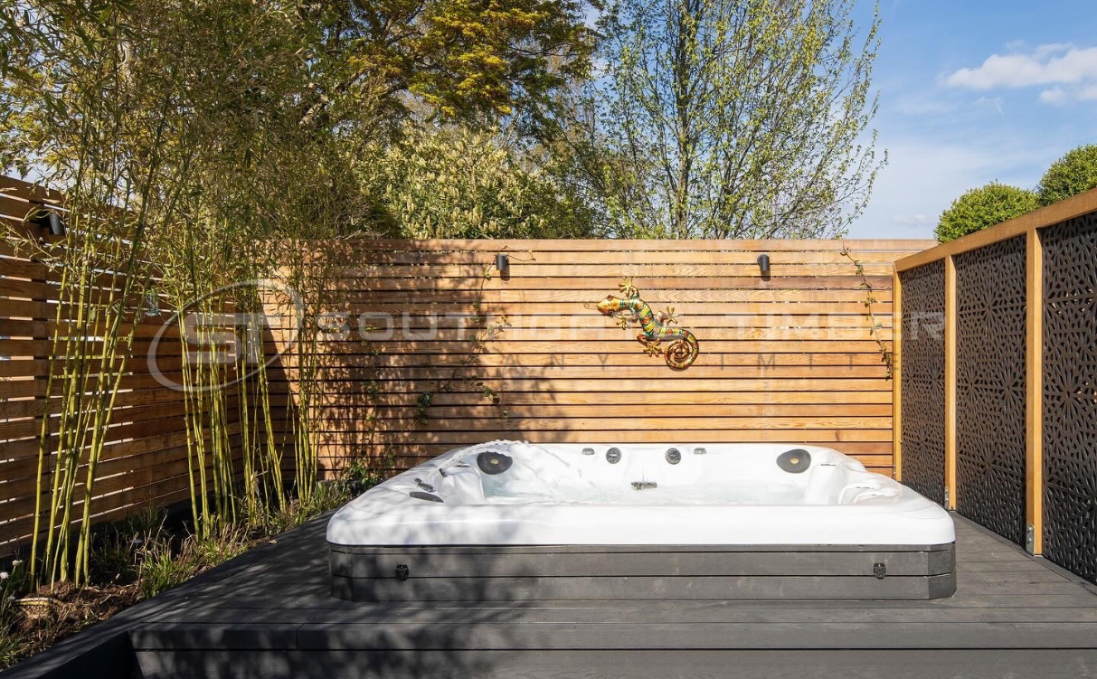 Western Red Cedar horizontal slatted garden fencing