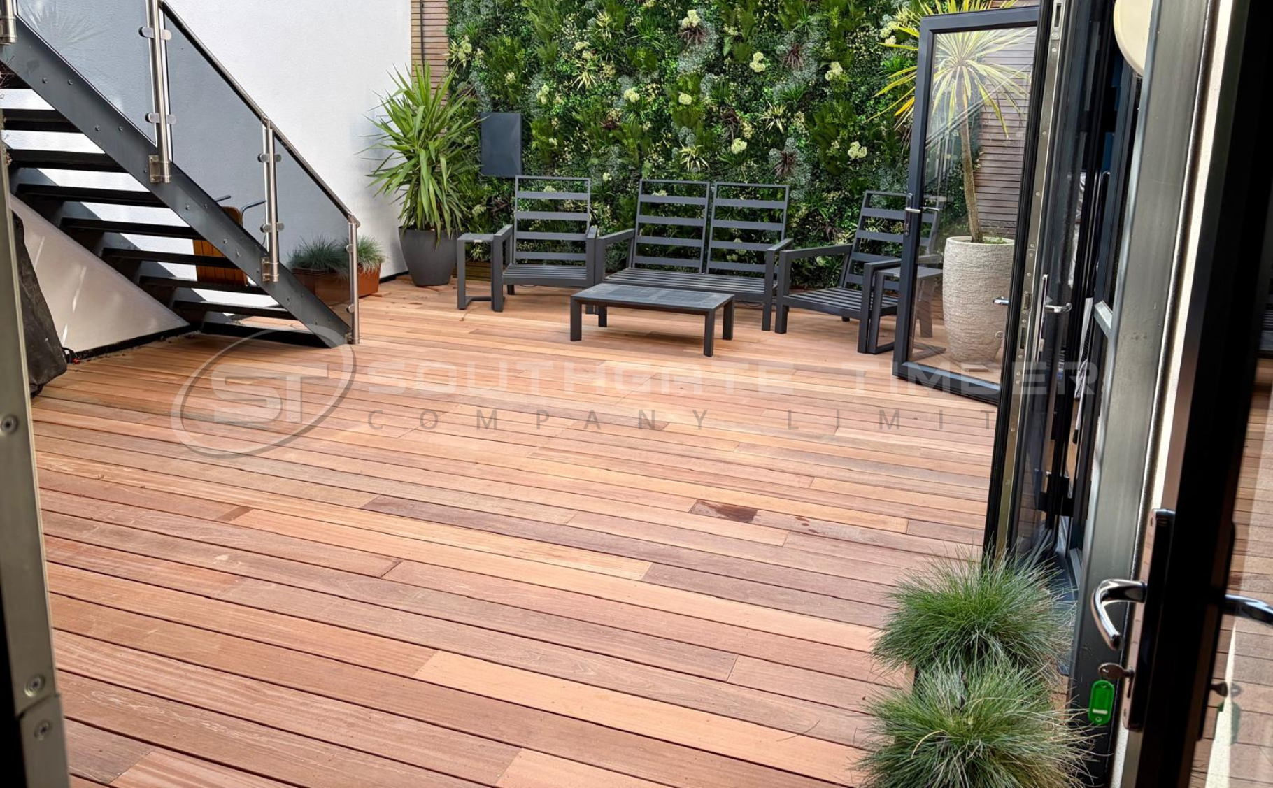 Decking boards laid in rows showing layer by layer calculation method for rectangular decks