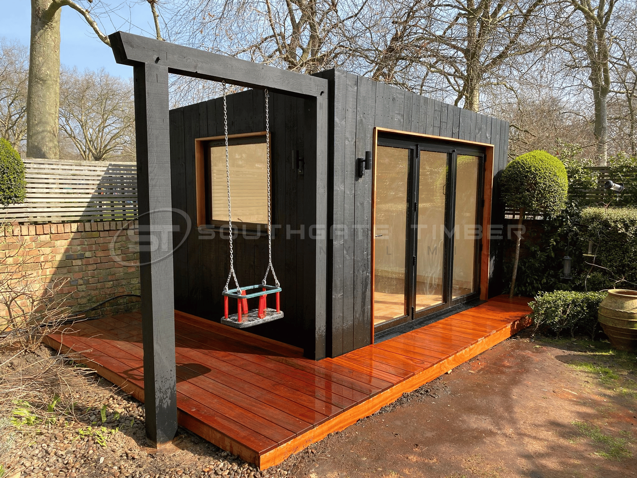Contemporary garden room featuring Jatoba hardwood decking, combining premium durability, rich colour and long-lasting outdoor performance.