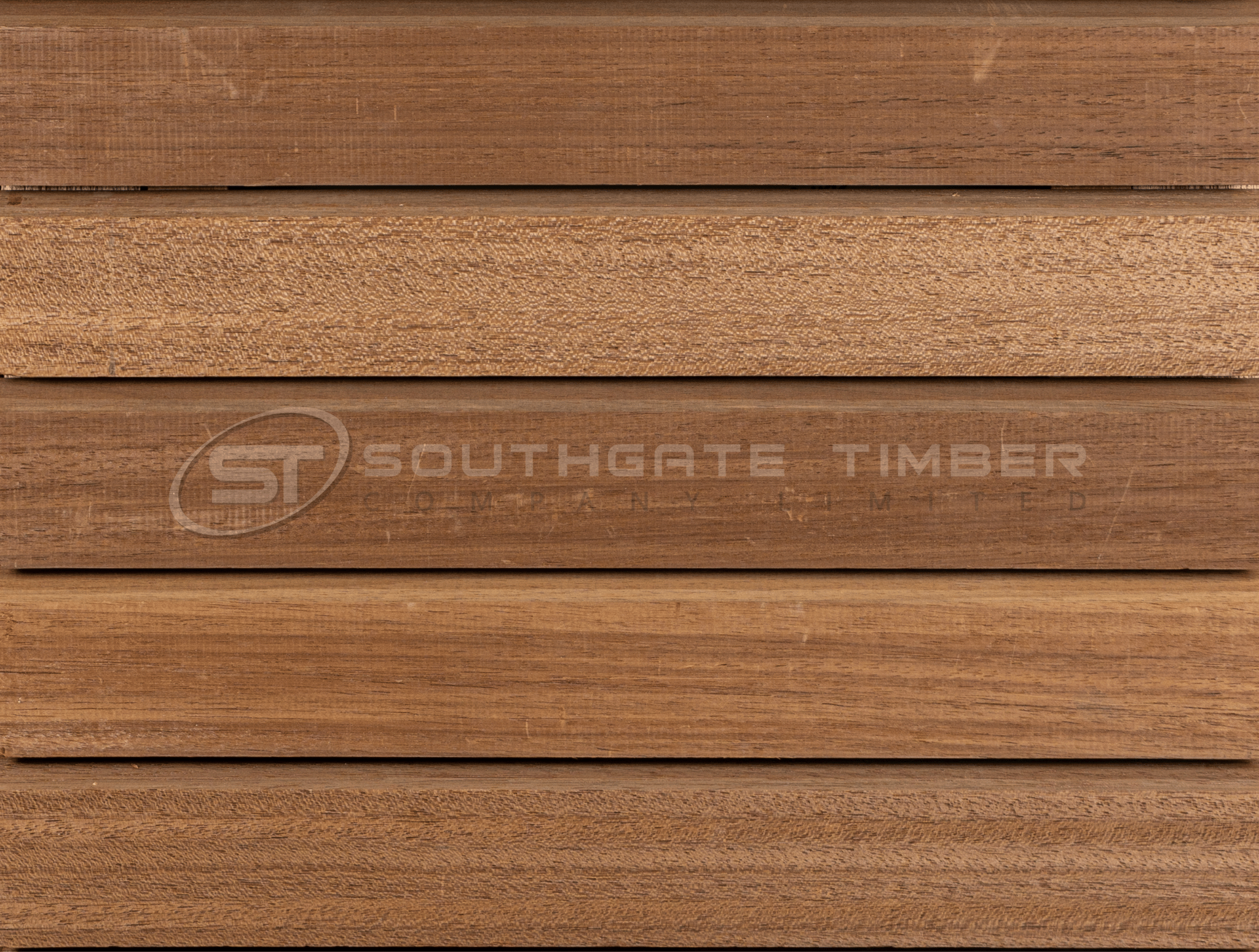Thermo Ayous timber boards showing consistent brown colour as an alternative to Western Red Cedar