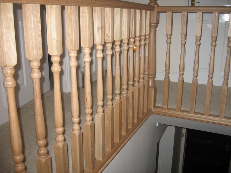 American White Oak Staircase 41 x 41mm Colonial Spindals